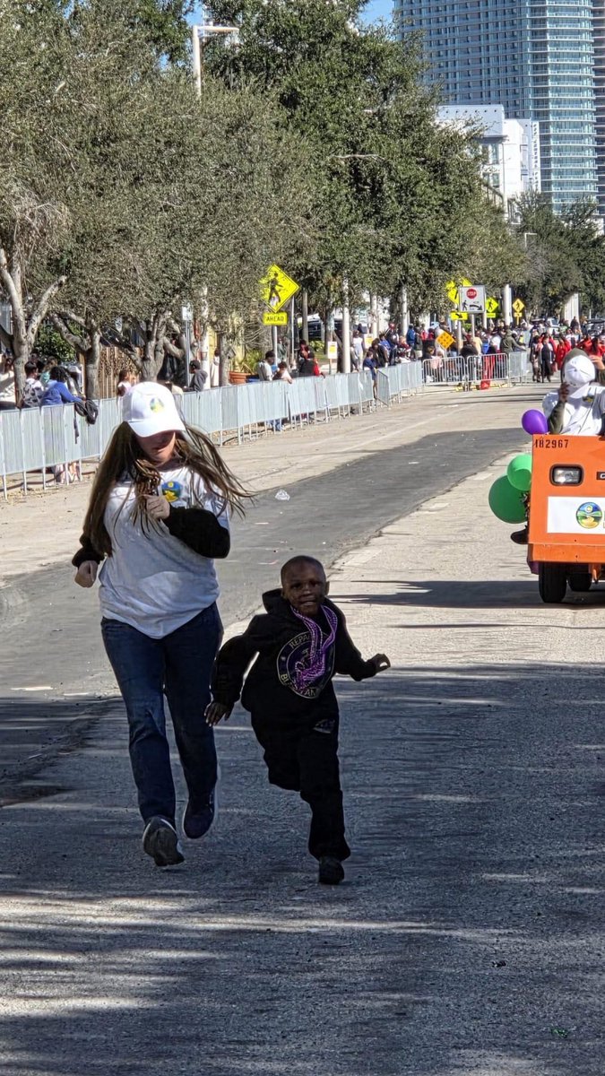 My little buddy racing me in the MLK parade as we handed out The Way To Happiness booklets to the crowd…a common sense guide to better living🤗

Check it out here:
TheWayToHappiness.org