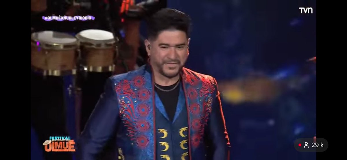En cualquier momento gino se pone a cantar #ContigoCHV