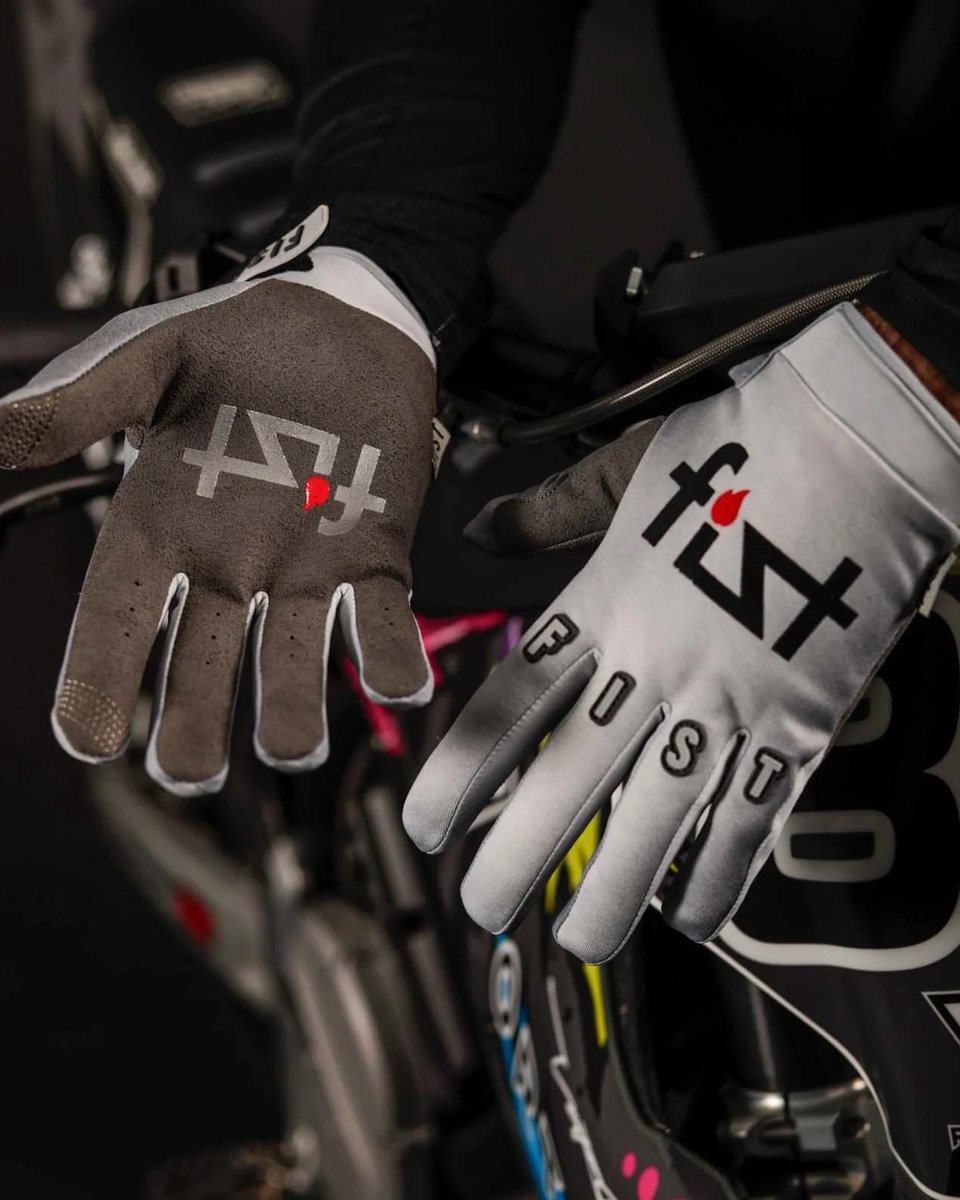 欠品していたFIST handwear冬用ウィンターグローブ少量入荷中です🔥
S〜Lサイズのみ💁‍♂️
指先が悴むこの季節に必需品アイテムです🧤
ご購入はこちらから↓
workout331.base.shop

#モトクロス
#bmx
#mtb
#モトクロスグローブ
#bmxグローブ