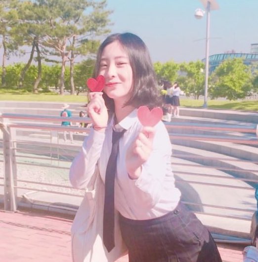 알림으로 졸업사진 찍은날..
뜨는데 너무 떨려서 바로 못눌름 심호흡하고 누름