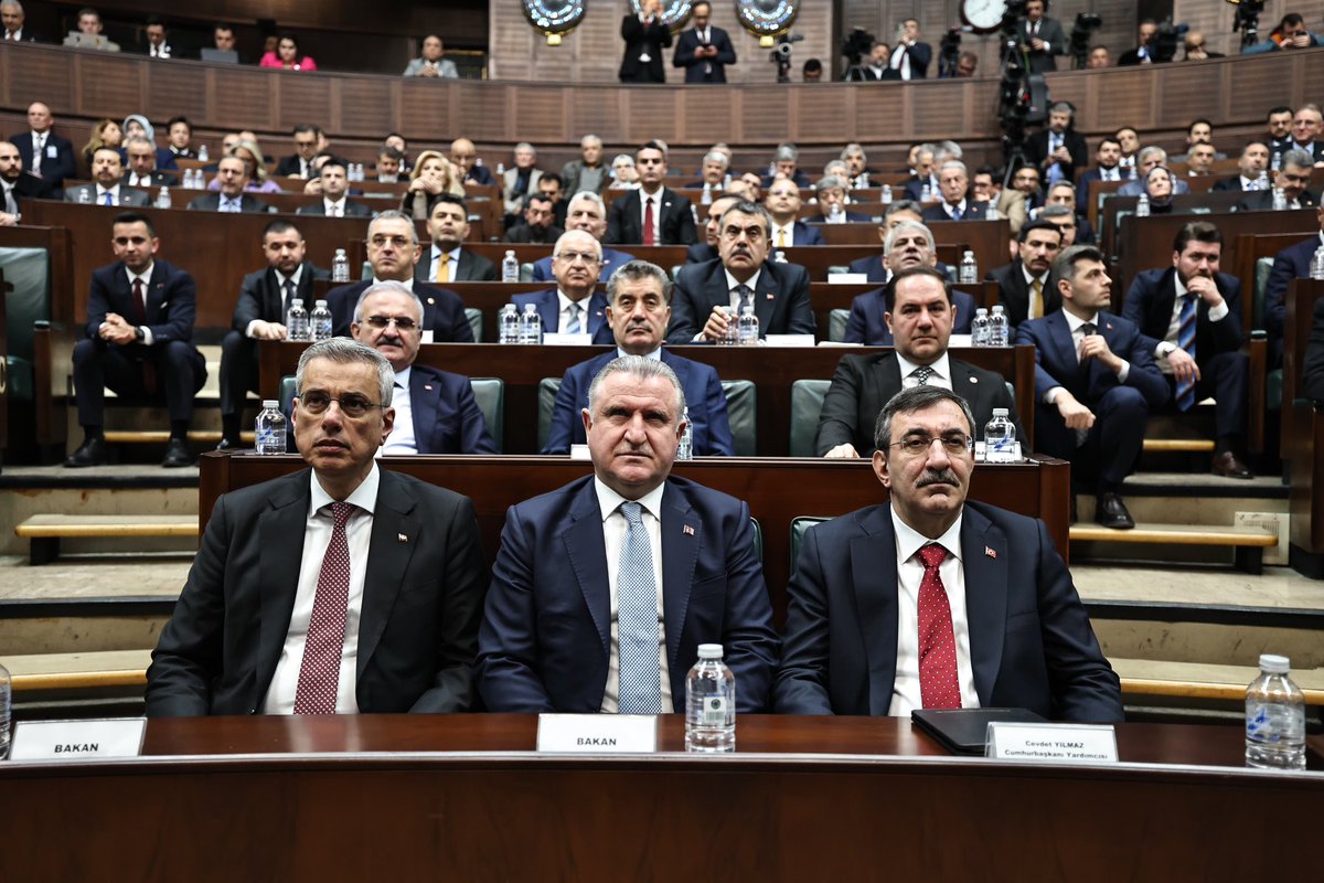 “Bayrağımıza uzanan o kirli elleri muhakkak bulacak, bunun hesabını o hainlerden mutlaka soracağız.”

Cumhurbaşkanımız Sayın Recep Tayyip Erdoğan'ın başkanlığında AK Parti TBMM Grup Toplantımızı gerçekleştirdik. 

Toplantımızın ülkemiz, milletimiz ve teşkilatımız için hayırlar