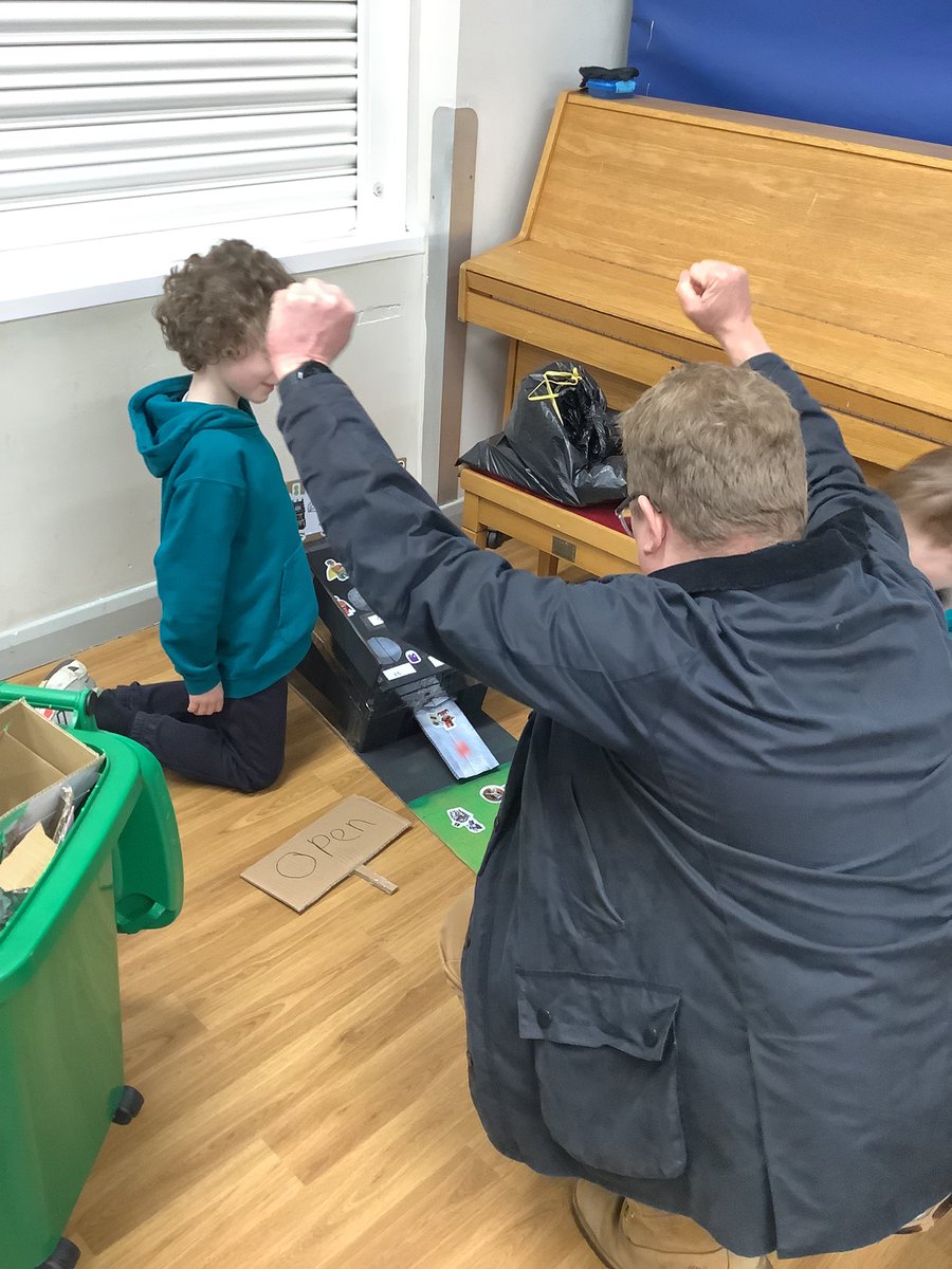 AckworthHoward's tweet photo. Y3&amp;4 really rose to the design challenge in their Stay &amp; Learn session this morning. We were blown away by the effort and dedication that we have seen - thank you to everyone who took part! https://t.co/2fPHdx5UmV