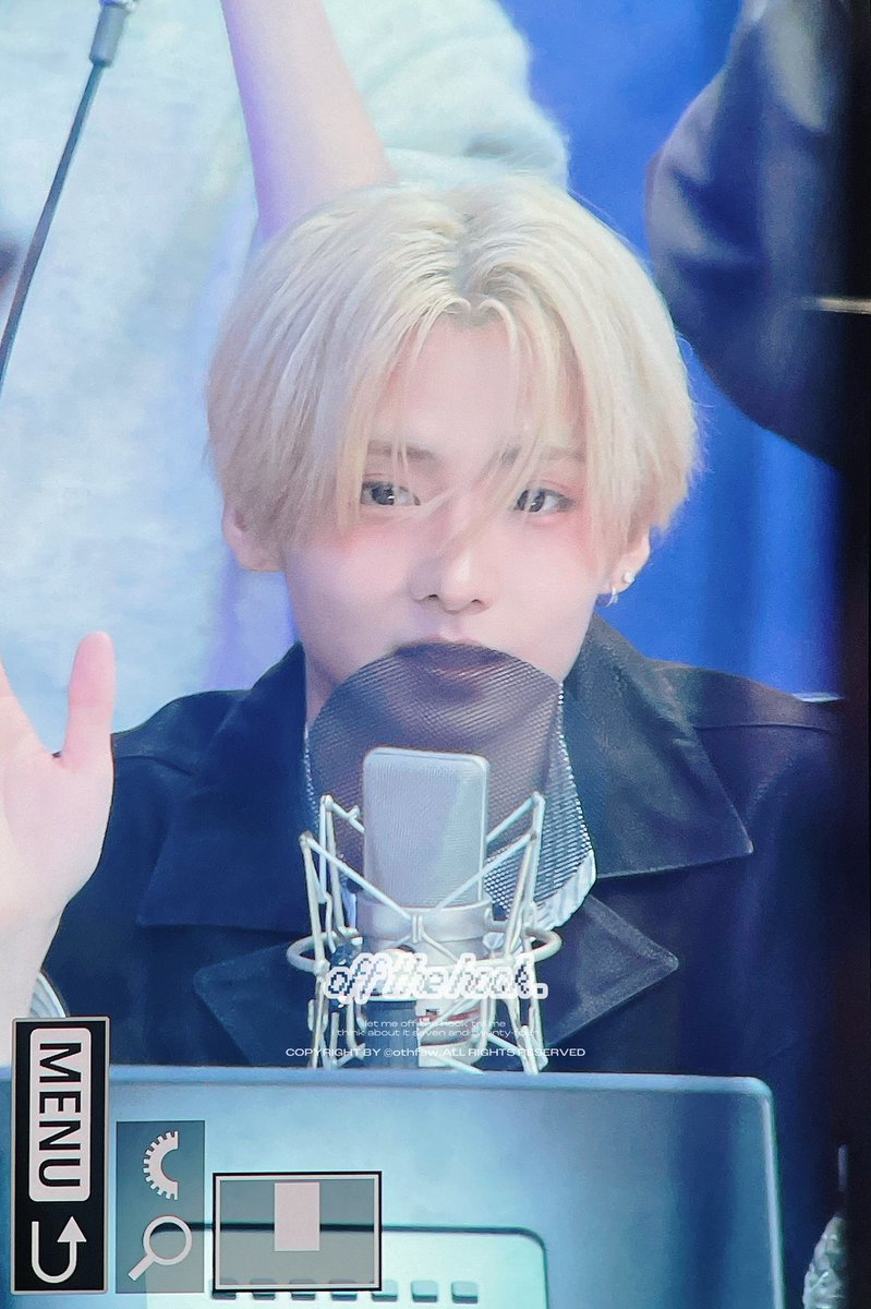 𝚘𝚏𝚏 𝚝𝚑𝚎 𝚑𝚘𝚘𝚔. tweet media