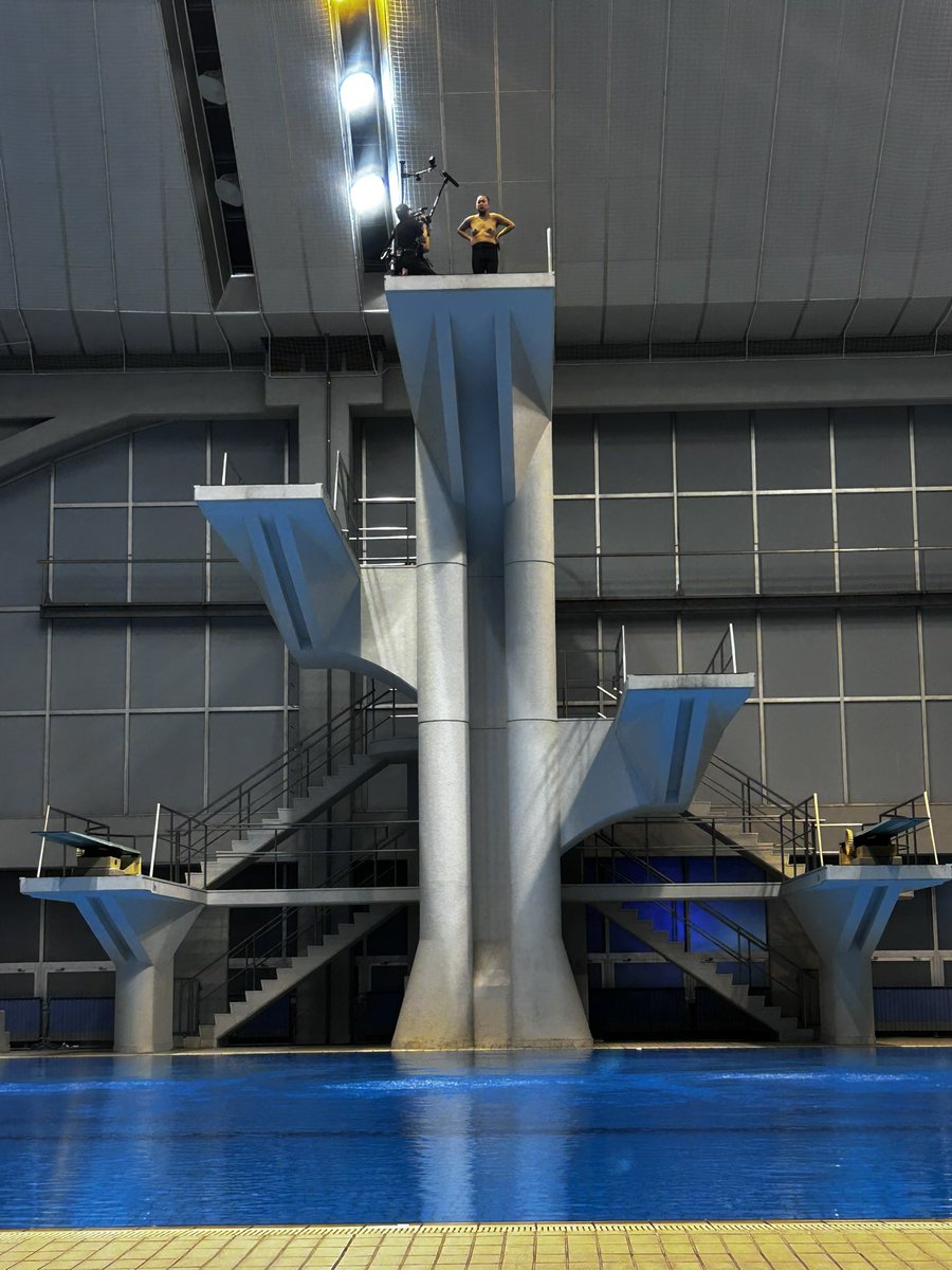 wed_downtown's tweet image. 【緊急生放送】
さしたかの高野10m高飛び込みリベンジ

去年放送の「紙飛行機✕高飛び込みキャッチ」でただ一人10mから一度も飛び込めずに終わった高野が、生放送だったら飛べるはず…と、再チャレンジ！

#水曜日のダウンタウン #tbs