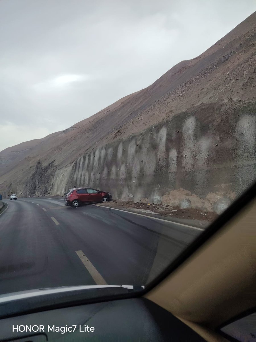 #iquique a esta  hora dos accidentes en la pista de bajada 
ruta k 504