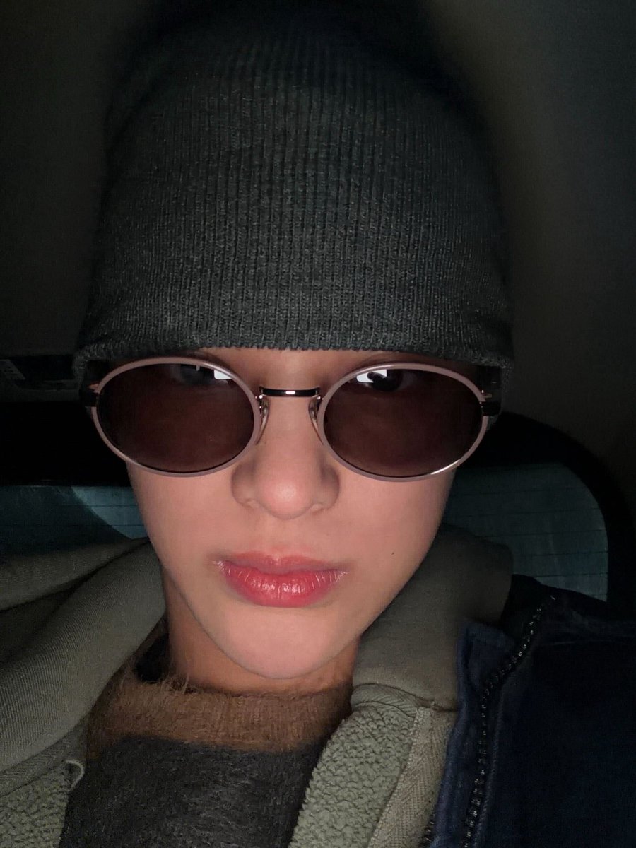 anhkeohno's tweet photo. A new baby in my glasses collection. What do you guys think? 🕶️ https://t.co/6JpVbRHgKc