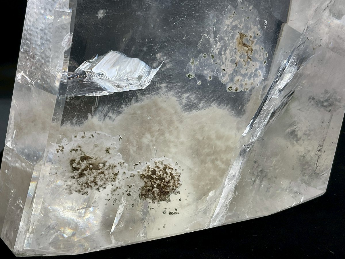 ＃月刊ミネラルマルシェ 最新号/
69号納品されました👏

特集はインクルージョン
鉱物のトビラは
「希少鉱物と言われる鉱物」
どんな鉱物が出てくるでしょう

68号でご応募いただいた方全員に
マガジンをお届けします
読んでみたい方は23(金)までに
HPの問合せ、またはDMでご希望を