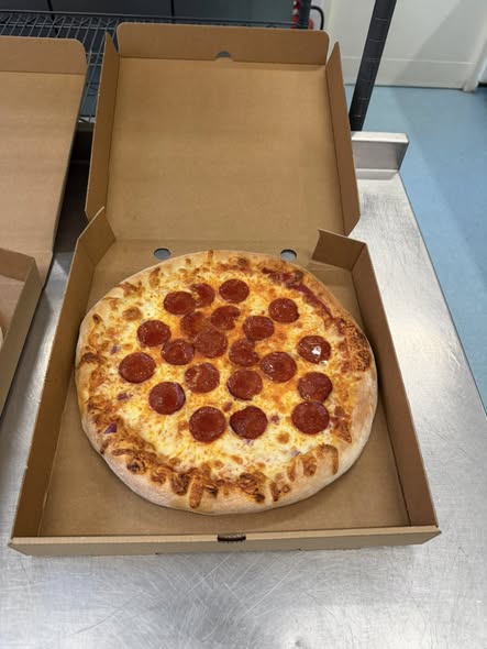 thoroughbreads's tweet image. Have you tried our Pizza yet? 🍕🍕🍕🔥🔥🔥😋