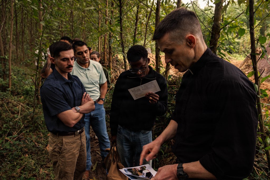 31stMeu's tweet photo. 📍 Da Nang, Vietnam
(Jan. 10, 2025)

31st MEU Marines and Sailors conduct a tour of a battlefield in an area formerly known as the Que Son Valley near Da Nang, Vietnam.

 @USMC 📸 by Lance Cpl. Victor Gurrola

@IIIMEF @INDOPACOM  @PacificMarines https://t.co/IT3cwqPQuD