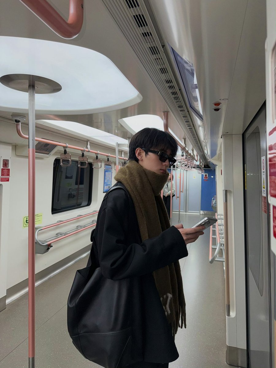 berrymuchoco's tweet image. langit bumi bersaksi...
kenapa kamu tampan sekali 🫠🤲