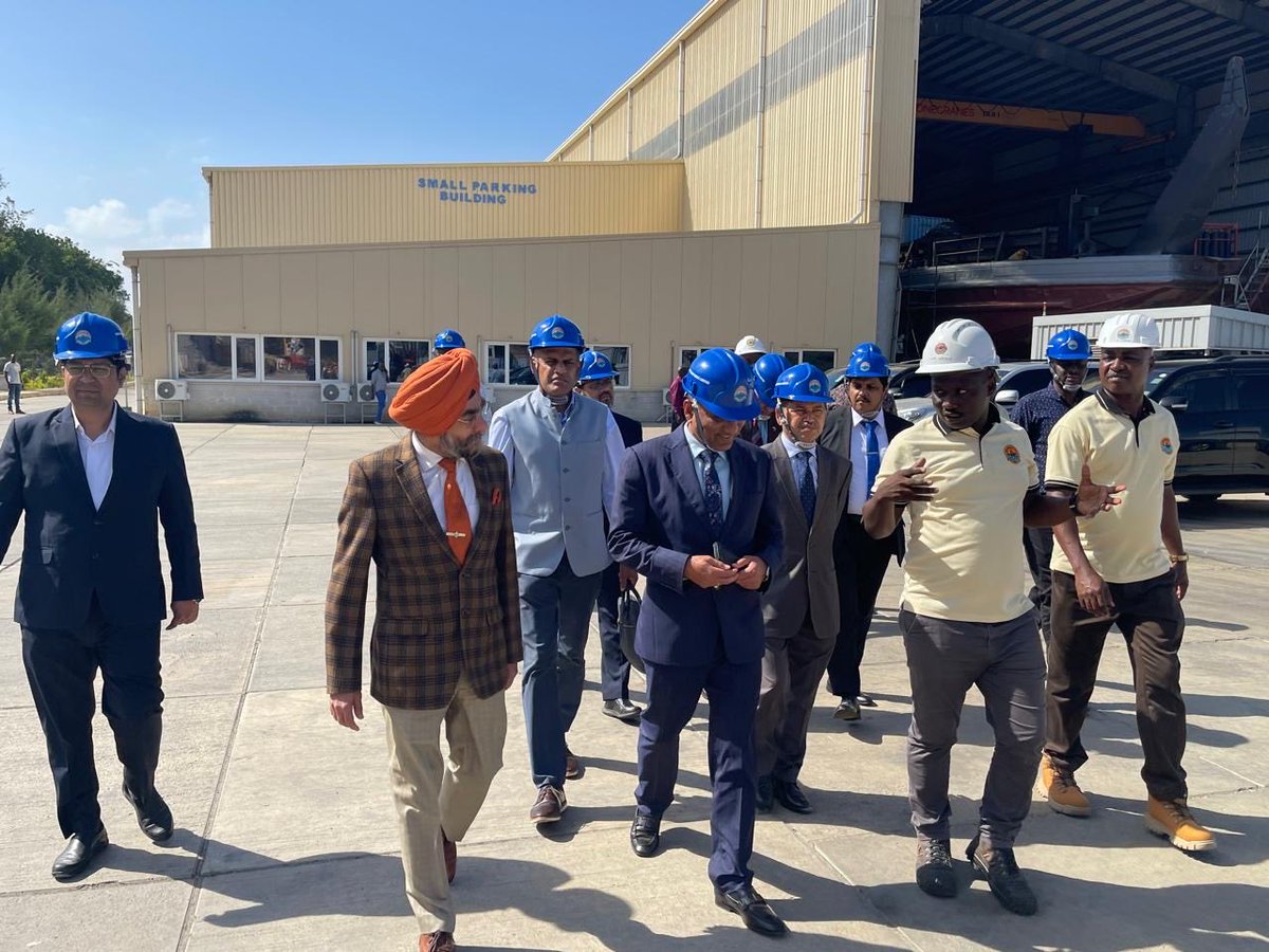 IndiainKenya's tweet photo. Secretary (Defence Production) Shri Sanjeev Kumar accompanied by CMD @goashipyardltd and other delegate members visited Kenya Shipyard Ltd (KSL), Mombasa. Discussions with KSL focused on early implementation of the MoU signed between KSL @KenyaShipyards  & Goa Shipyard Ltd .

@DefProdnIndia @SpokespersonMoD @MEAIndia  @Kdfinfo
#DefenceCooperation #Shipbuilding #MakeInIndia #AtmanirbharBharat