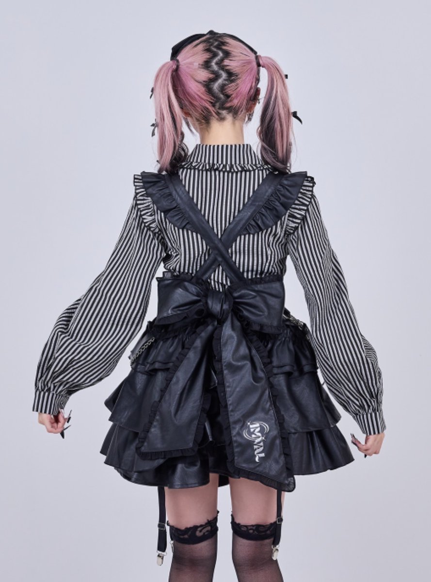 IMVAL / Leather Apron Dress 甘く可憐なフリルデザインに、程よい厚み
