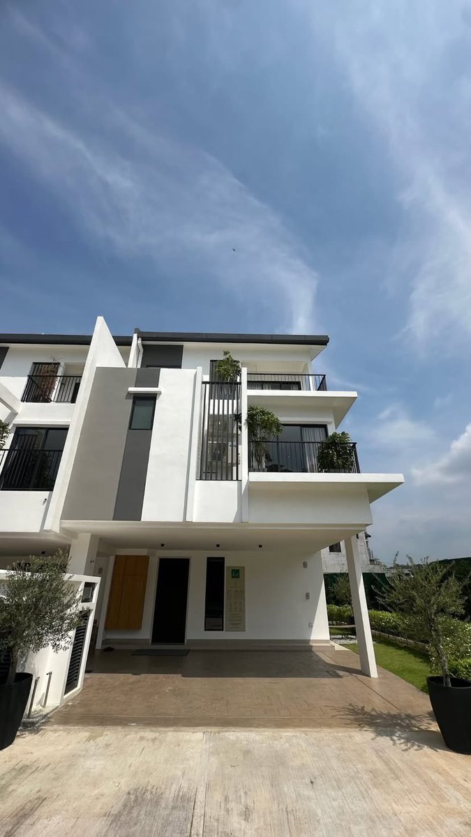 nazirullahjufri's tweet photo. Fun fact 

pasal rumah landed di Cyberjaya
Bukan semua orang beli sebab “nak besar”

Ramai beli sebab nak tenang

Cyberjaya ni bukan bandar tidur.
Dia bandar dirancang

Bila kawasan landed kurang trafik berat,
bunyi malam senyap,
jalan lebar
itu tanda persekitaran memang https://t.co/uox3NpnXnM