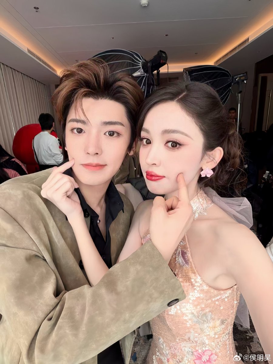 cdrama_update's tweet image. #HouMinghao bids farewell to #Glory  

More snaps - weibo.com/1831550987/525…

#NeoHooo #NeoHou #侯明昊 
#玉茗茶骨 #เจตจำนงเกียรติยศ
