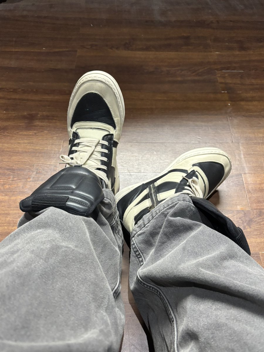 488chrome's tweet image. this dude came up to me and said "nice converses" omfg bruh 💀💀💀