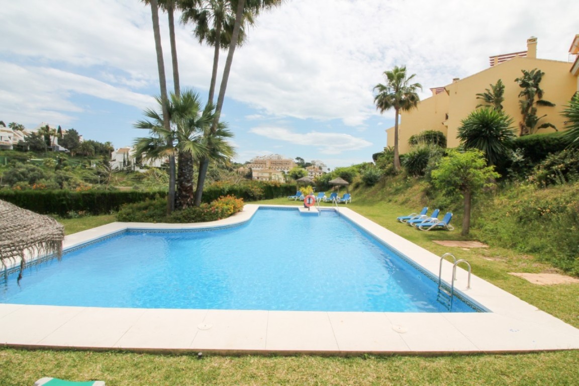 AvailableNow_es's tweet photo. Spacious 3-Bedroom Semi-detached house in Riviera del Sol with Stunning Sea, Golf &amp; Lake Views. € 499,500 - https://t.co/FAFRvZ0DVN https://t.co/PM4mDpgZgd