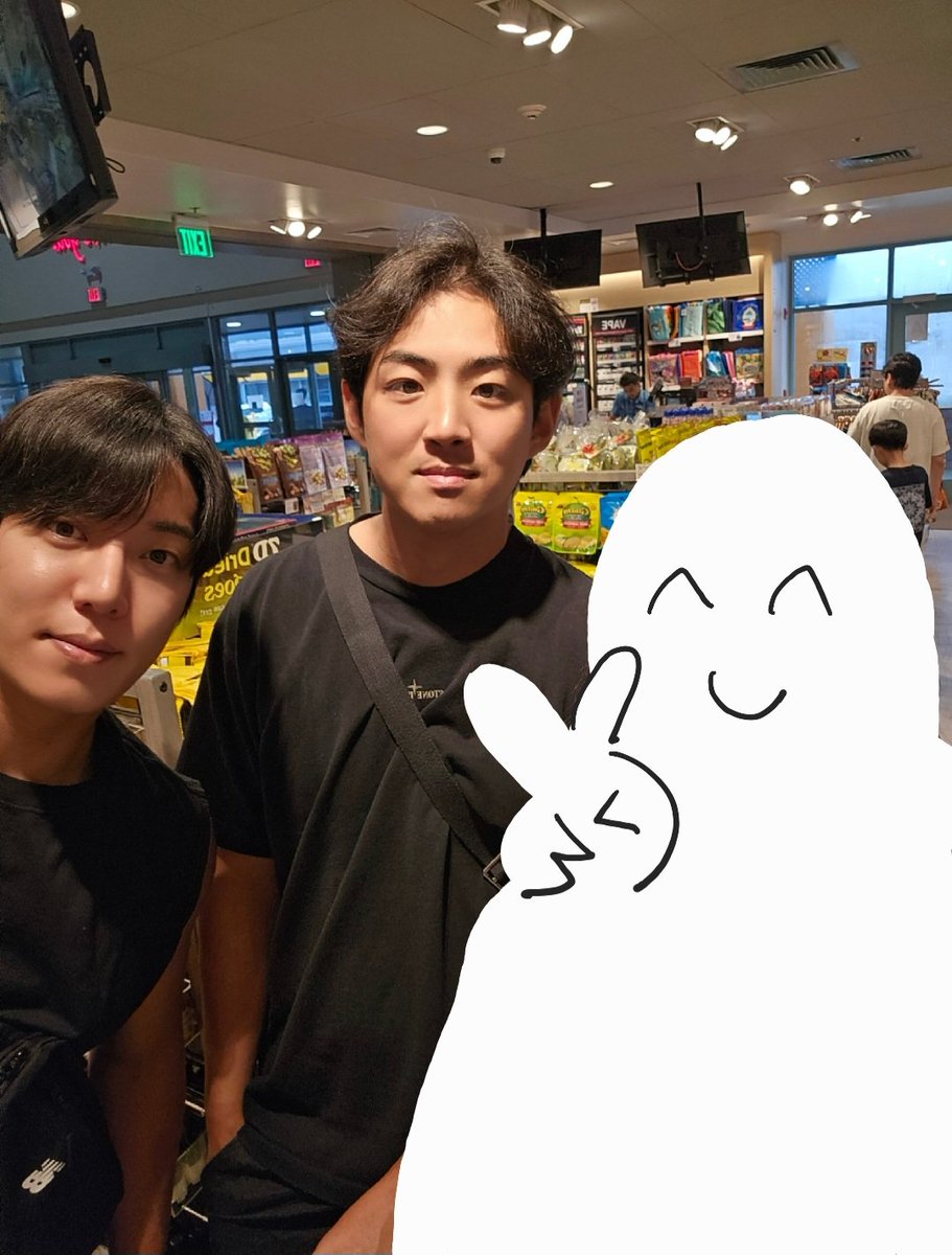 저는 진짜 괌에 쇼핑하러 왔는데 구자욱원태인님들을 만낫어요 ..