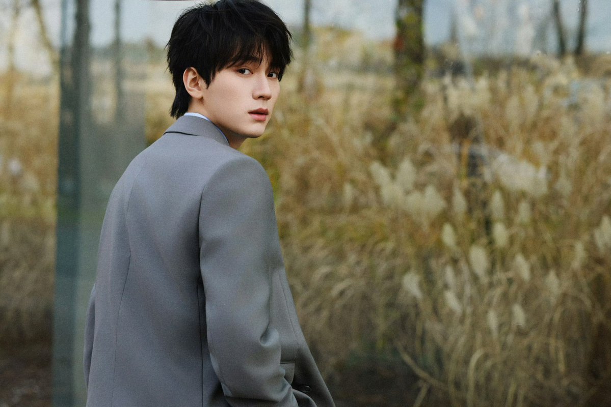 zhouyiran_thai's tweet image. [📸] 260121 | ZhouYiran Studio Update 

สไตล์เรียบง่าย ผสานความสง่างาม ถ่ายทอดความเป็นตัวเองอย่างเป็นธรรมชาติในทุกย่างก้าว (1)

ZHOUYIRAN AT PARIS FASHION WEEK

#ZHOUYIRANxAMIPARISFW26 

#Zhouyiran #โจวอี้หราน #周翊然