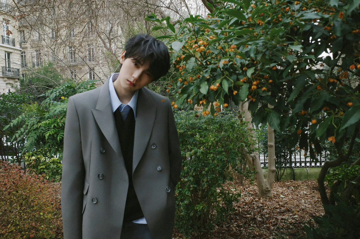 zhouyiran_thai's tweet image. [📸] 260121 | ZhouYiran Studio Update 

สไตล์เรียบง่าย ผสานความสง่างาม ถ่ายทอดความเป็นตัวเองอย่างเป็นธรรมชาติในทุกย่างก้าว (1)

ZHOUYIRAN AT PARIS FASHION WEEK

#ZHOUYIRANxAMIPARISFW26 

#Zhouyiran #โจวอี้หราน #周翊然