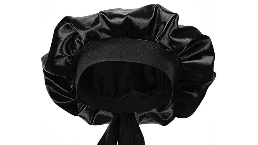 Qokani's tweet image. whenever I see a woman wearing a bonnet in the street/mall I get a feeling that she hasn't bathed.. 

am I right or am I right? 😔🙊😂