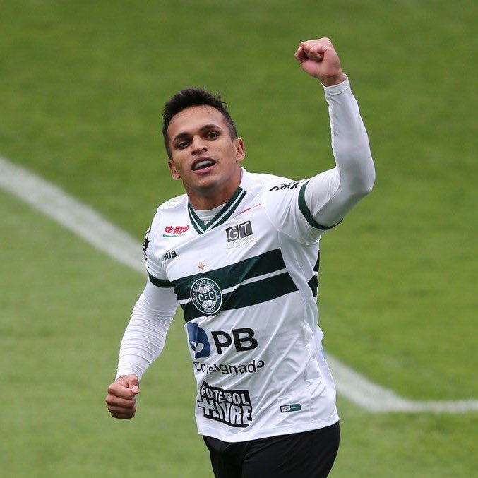 uteboldechinelo's tweet photo. OUT/2020: Palmeiras perde pro Coritiba, show do Robson, muros pichados e Luxemburgo demitido

JAN/2026: Palmeiras perde pro Novorizontino, show do Robson, muros pichados e… será? https://t.co/wkxSenU3Ji