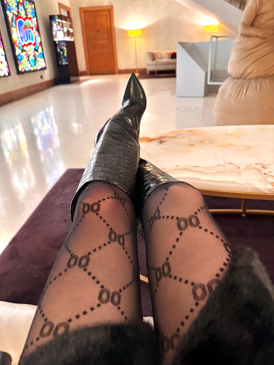 paymissvaleria's tweet photo. Grüsse aus der Schweiz 🇨🇭 

#findom https://t.co/tAKuoUe0cb