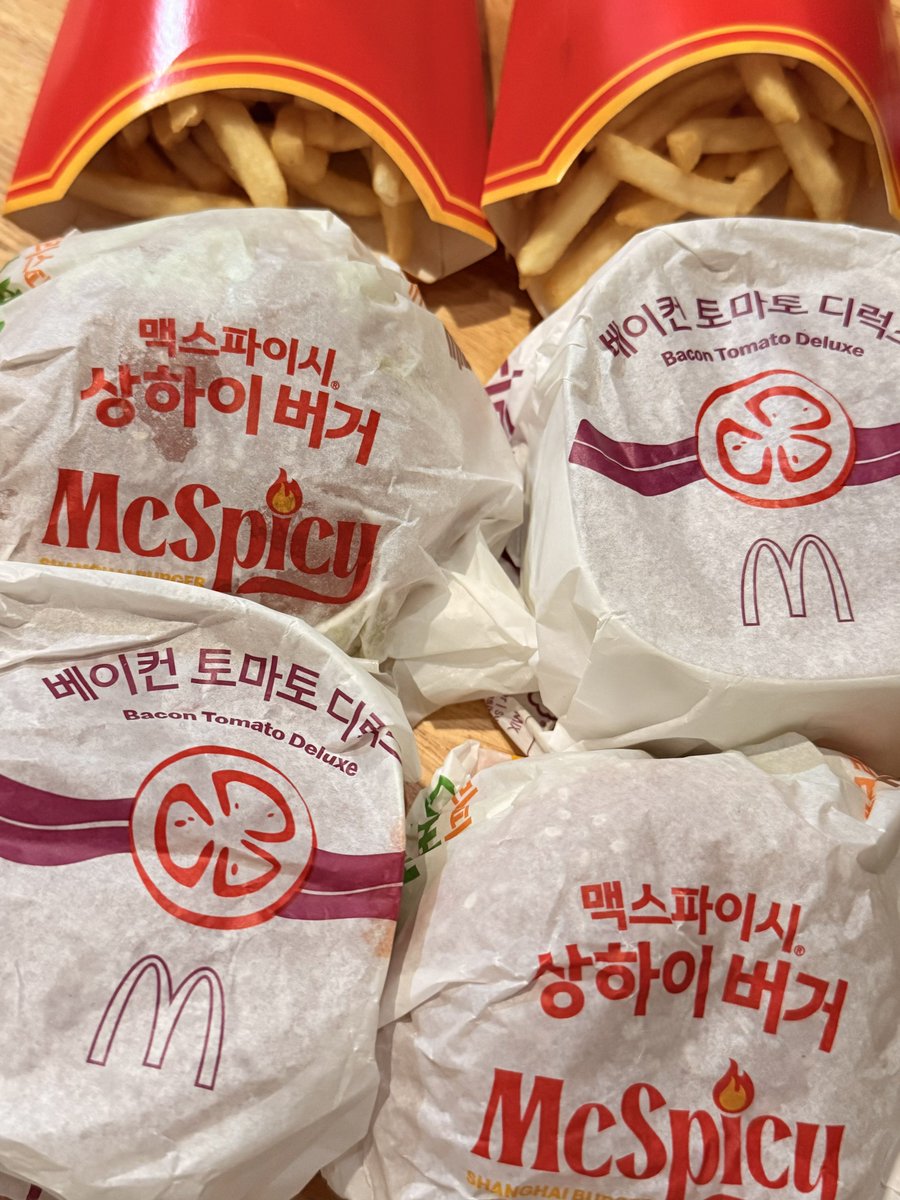 다이어트 1일차

밀크쉐이크랑 애플파이를 먹지않았어요
성공