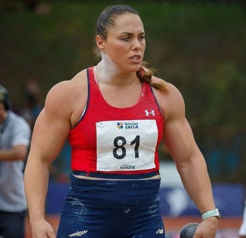 megamentirascll's tweet image. 🔴Dura respuesta de Natalia Duco a críticas de Guarello : "Me importa una galaxia de esteroides anabólicos lo que opine éste señor"