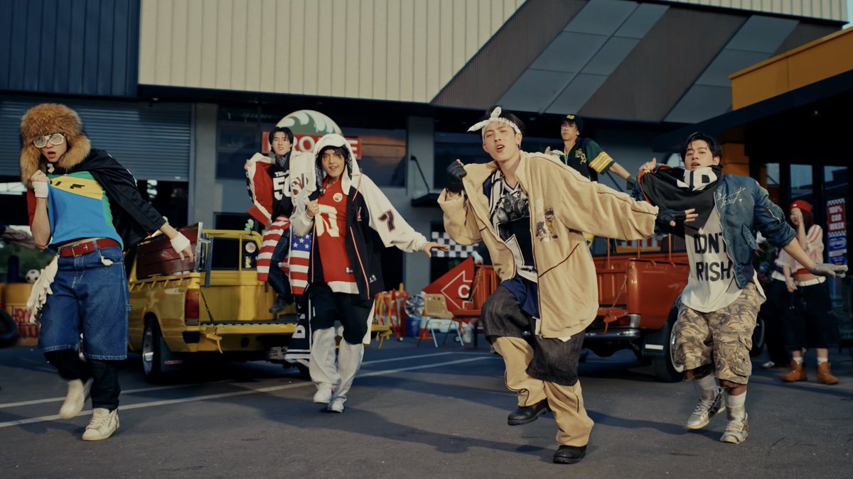 WeLoveSF's tweet image. 🙌🏻💥 Hold Up! Babygirl เฟี้ยวมากงับป๋ม เกือบอิมแพคเลยล่ะ!😎👀 

ตามไปฟังเพลงใหม่ #PROXIEth 
🐌  youtu.be/nYnIn4gUPk0
 
@PROXIE_Official

#PROXIE_ไม่รีบงับป๋ม
#PROXIE_HoldTheWheel
#bROTHERSMUSIC 
#SFcinema🍿🧡💛💚🩷🩵💜