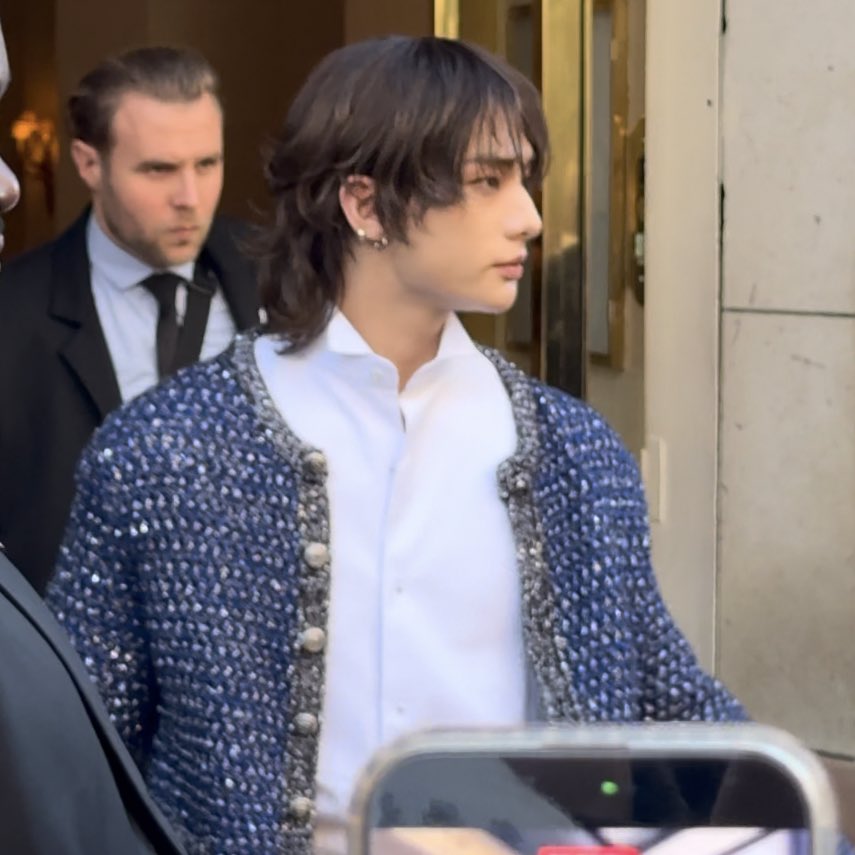 havenfiIm's tweet image. real life prince hwang hyunjin

HYUNJIN AT DIOR PFW 
#DiorWinter26_HYUNJIN 
#HYUNJINxDior
