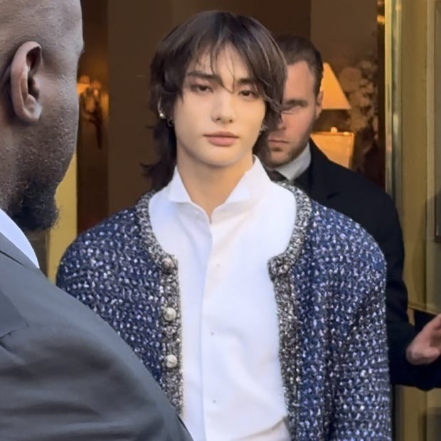 havenfiIm's tweet image. real life prince hwang hyunjin

HYUNJIN AT DIOR PFW 
#DiorWinter26_HYUNJIN 
#HYUNJINxDior
