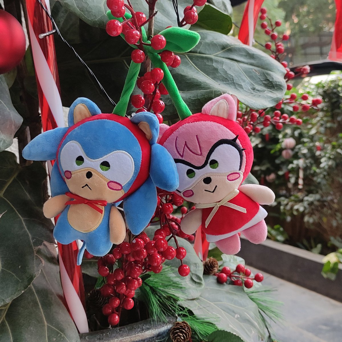 Good news! The SonAmy cherry plush pre-order deadline has been extended! 
We have 37 days left to reach 50 orders! Rn we are at 38% thank you so much for the support so far! 🙏💙🩷

Link in my carrd for pre-order!