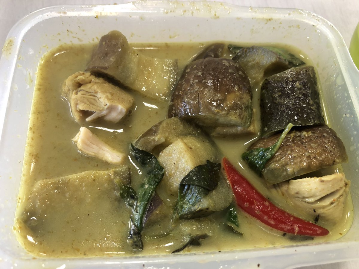 Sim_Cin's tweet image. เวลาเพื่อนคนญี่ปุ่นที่บริษัทบอกอยากชิมอาหารไทย เราจะจัดเต็มทุกรอบ ถามก่อนว่ามีเมนูที่อยากชิมไหม กินเผ็ดได้ไหม มีอะไรที่ไม่ชอบไหม แล้วพยายามทำให้มันคล้ายอาหารไทยที่สุด วัตถุดิบก็ต้องใกล้เคียงบ้านเรามากๆ พอมีคนสนใจคืออยากพรีเซนอาหารบ้านเรามากๆ