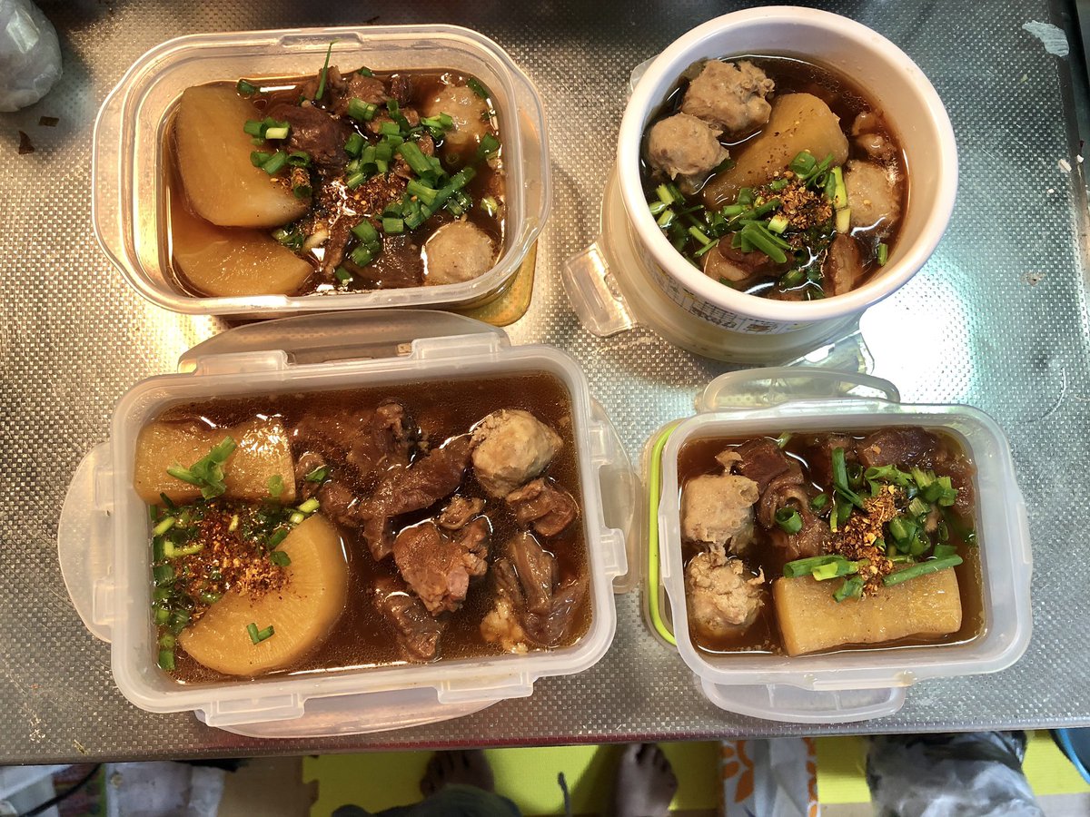 Sim_Cin's tweet image. เวลาเพื่อนคนญี่ปุ่นที่บริษัทบอกอยากชิมอาหารไทย เราจะจัดเต็มทุกรอบ ถามก่อนว่ามีเมนูที่อยากชิมไหม กินเผ็ดได้ไหม มีอะไรที่ไม่ชอบไหม แล้วพยายามทำให้มันคล้ายอาหารไทยที่สุด วัตถุดิบก็ต้องใกล้เคียงบ้านเรามากๆ พอมีคนสนใจคืออยากพรีเซนอาหารบ้านเรามากๆ