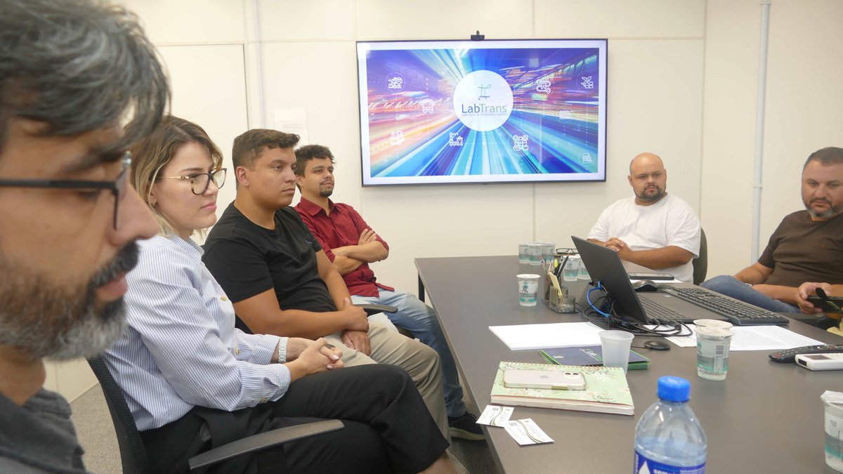 LabtransUFSC's tweet image. Equipe do DNIT realiza visita técnica ao LabTrans para tratar de projetos em andamento e novas parcerias
O LabTrans/UFSCrecebeu, no dia 20 de janeiro, a visita técnica de representantes da Coordenação de Engenharia de Trânsito (CET), vinculada à Coordenação-Geral de Operações…