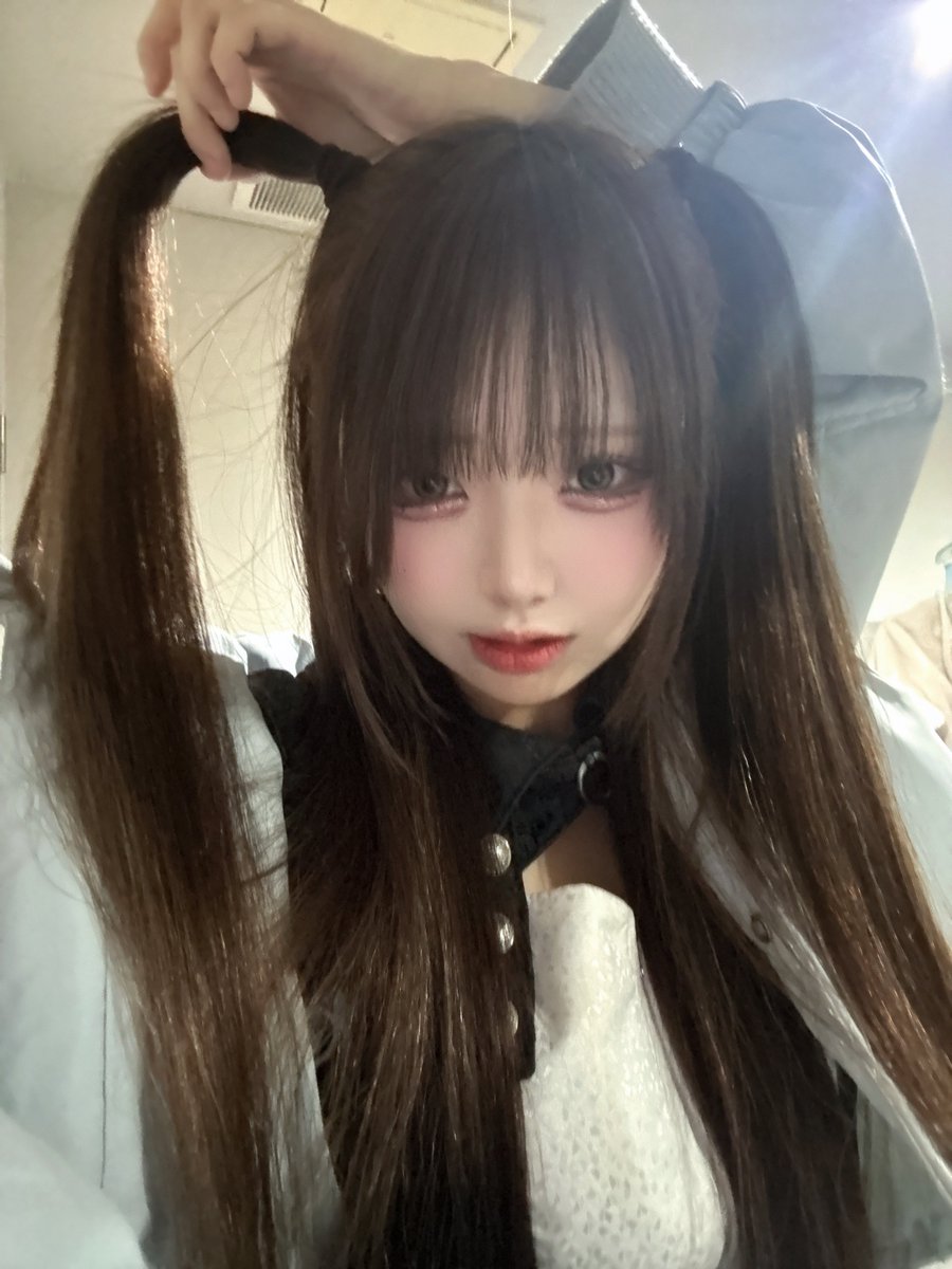 tokiusa_naru's tweet image. 今日もありがとう！水曜やから平日のまんなか！
歌えて会いに来てくれてなるはいい一日になったけどみんなはどうー？💭

あんまりしないハーフツイン（長め茶髪）でした🙋‍♀️