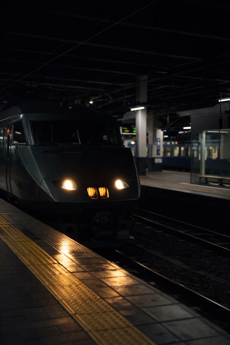 12hi_13's tweet photo. 「Midnight Arrival」 https://t.co/uPCvSznKwQ