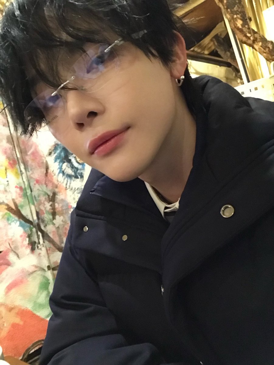 todayzip's tweet image. 니코님 한창 프레피룩에 빠진 거 아는 사람... 나 너무너무 좋아해서 매일 행복했는데 어느순간 싹. 사라져서 눈물로 한강 만든거 아는사람...