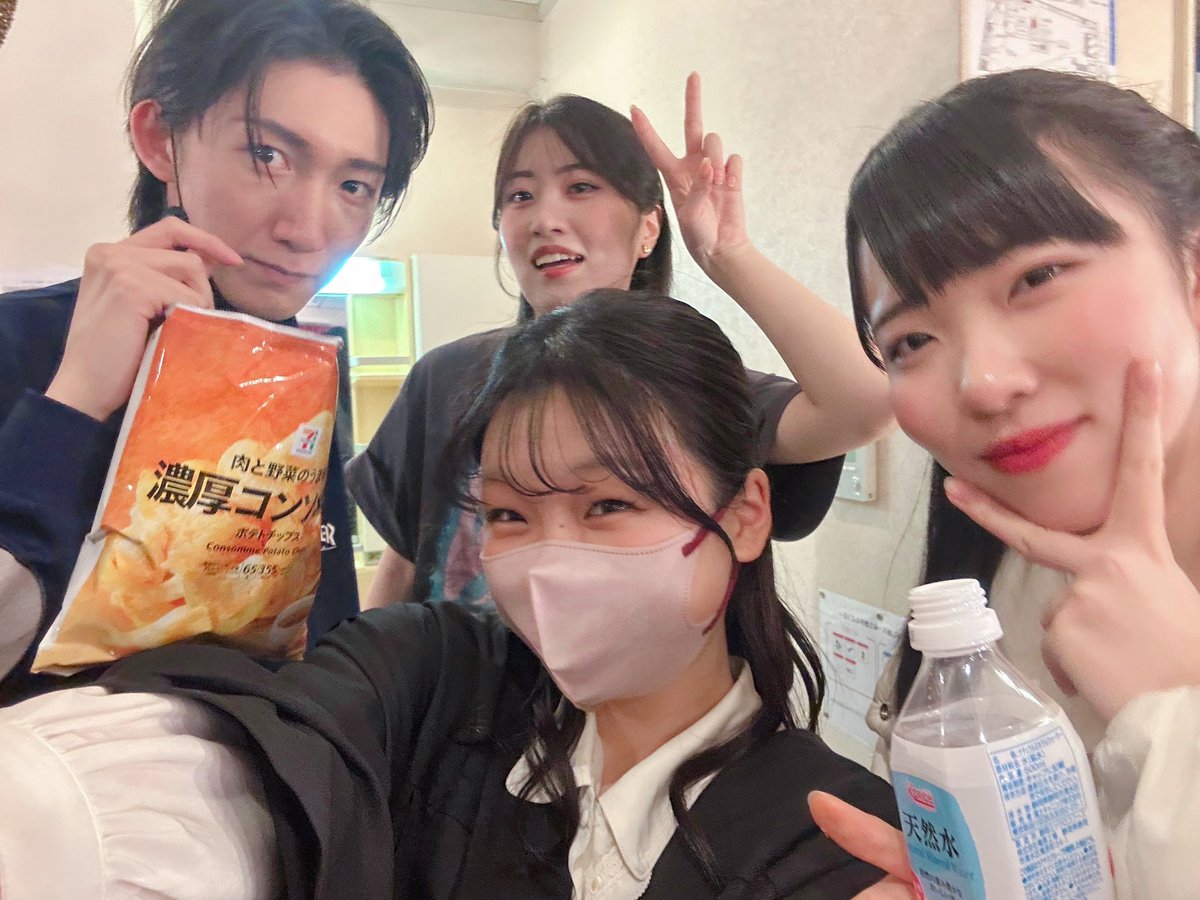 uri_irie's tweet image. #Liebe
#劇団ミュ
#ミュリベ

ゲネプロ終わりいよいよ明日から本番START✨♯チームの姉マリエ・シューマン役＆弁護人＆色々　です♪
沢山の人に支えられてここまでこれて本当に感謝です❗️劇場でお待ちしてます😚🤎

⬇️♭チームの森田あっきーと
梅谷心愛ん&amp;amp;同じ♯の妹役ひなた😁