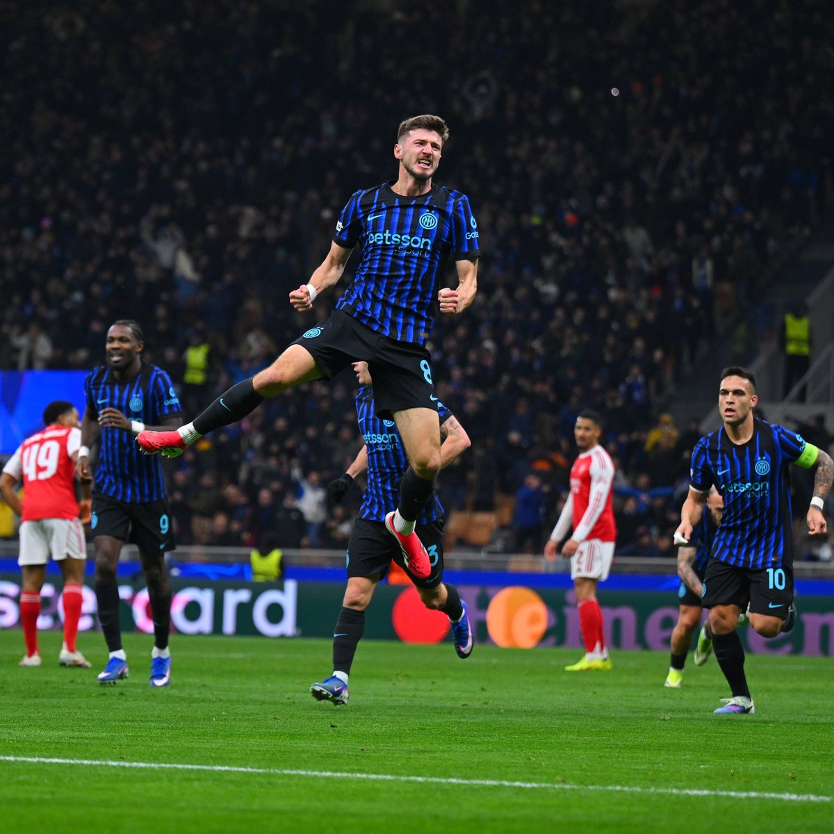 Kalau Zielu udah bisa geser Miki, maka gue pribadi berharap Sucic juga mulai dapet lebih banyak kesempatan isi pos Barella

Akanji pun udah di CB aja. RCB biar Bisseck, Acerbi siap2 hengkang

Musim ini biar jadi musim transisi aja. Jujur ga berharap banyak selain itu