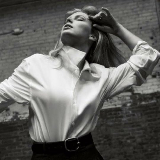 theswiftmuseum's tweet photo. Taylor Swift becomes the youngest female inductee in the history of the Songwriters Hall of Fame, securing a first-ballot induction as she enters her 20th year in music, according to the organization. https://t.co/TA8zZblMvj