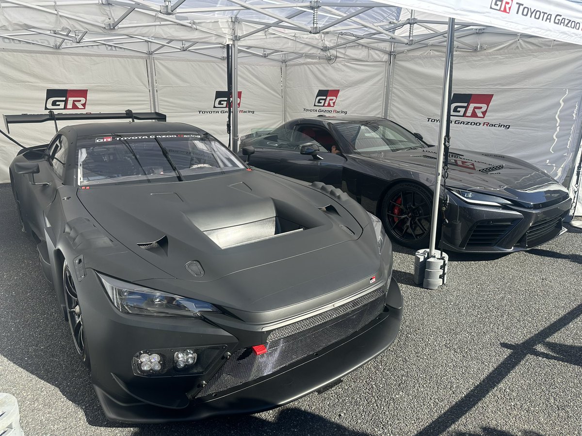 HM1SR41W's tweet photo. 先週は東京オートサロン、今週はAPIT東雲のイベントへ行ってきました。どこもFL5とGR YARISのデモカー・野良が多すぎました。友人はGR YARIS にKWのV3とレカロのフルバケ買ってました。笑

#honda #FL5 #civic #typeR #ホンダ #シビックタイプR
#toyota #GR #GRヤリス #トヨタ 
#toyotagazooracing https://t.co/7oURIS6KvK