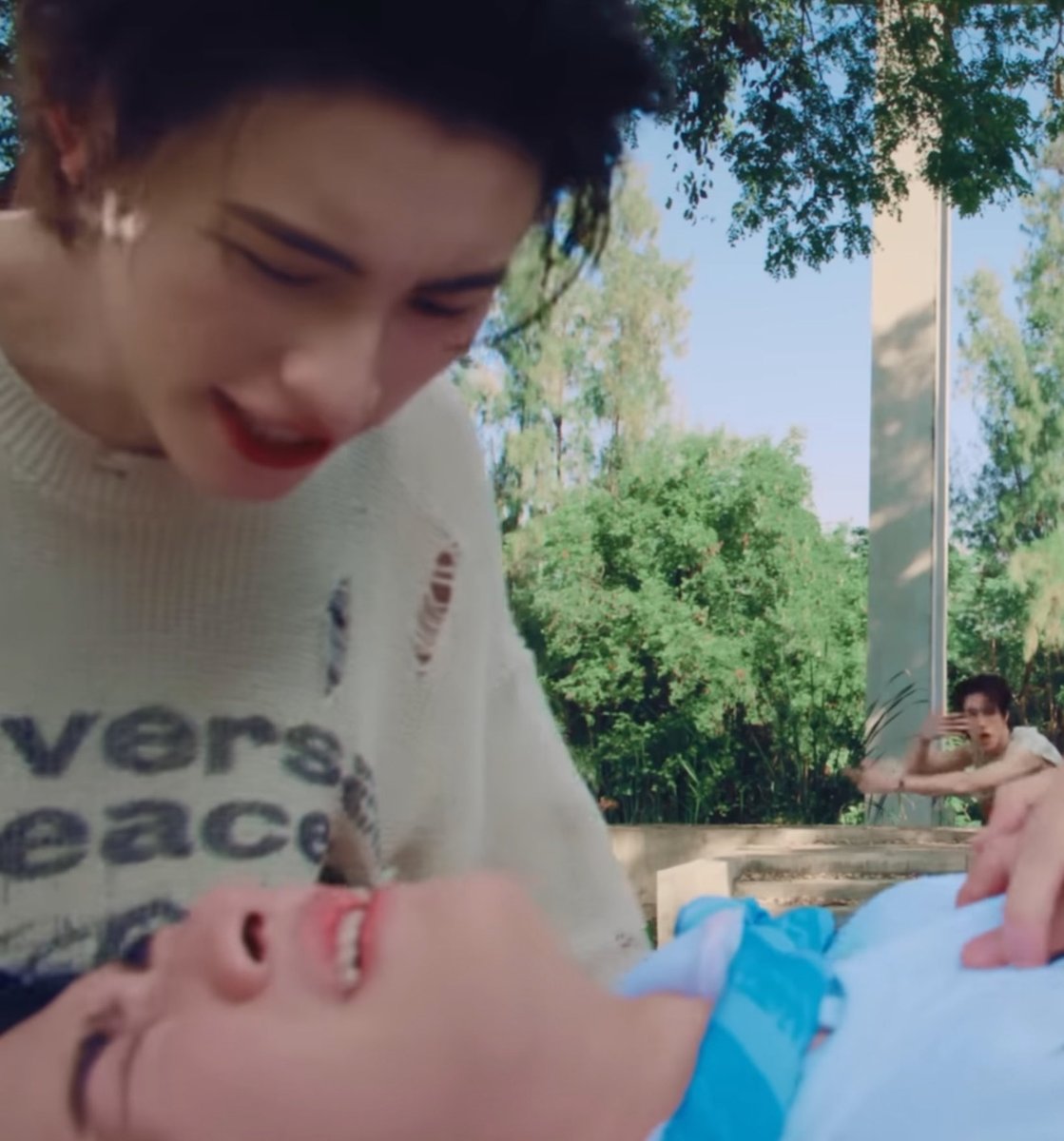 justmeltcuite's tweet image. ให้เลยนะช็อตนี้ 555555555 ชอบอะเอ็นดูทั้งคู่เลย 😭

#BUS_SoBlue_MV
#THAIchayanon
#AAashirakorn