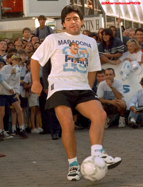 Maradona Retro PICS tweet media
