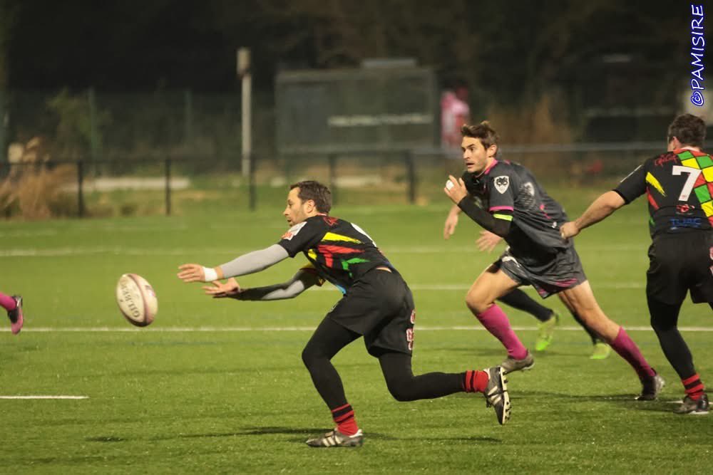 arle_xv's tweet photo. 🏉 Section Loisirs – ARLE XV

Jeudi dernier au TOAC, les ARLE XV recevaient le Touwin Rugby Club.
Défaite 5 essais à 3 au terme d’un match engagé et plaisant 👊

Merci aux supporters pour le soutien 🙌

📸 Pamisire 

#ARLEXV #Rugby #Airbus #Toulouse https://t.co/RZ7Syja7gC