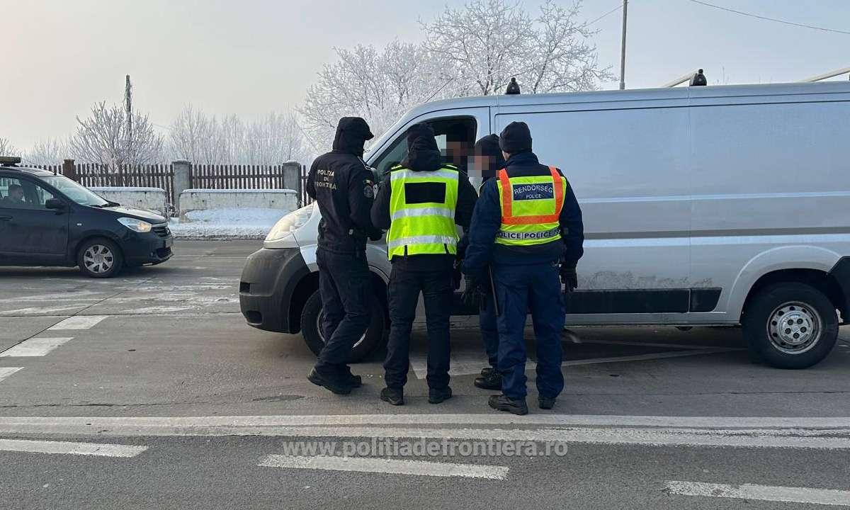 FrontieraRO's tweet image. Polițiștii de frontieră sătmăreni continuă acțiunile în cooperare cu autoritățile maghiare  politiadefrontiera.ro/ro/sighetu-mar… #politiadefrontiera via @FrontieraRO