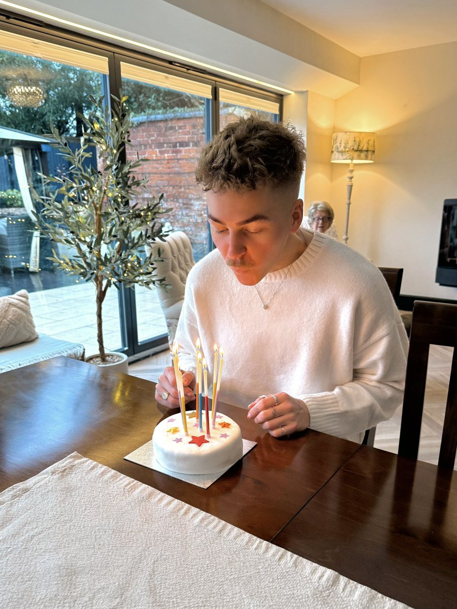 jamsaxx's tweet photo. So this is 28 🥳 https://t.co/3QkTFiMUfB