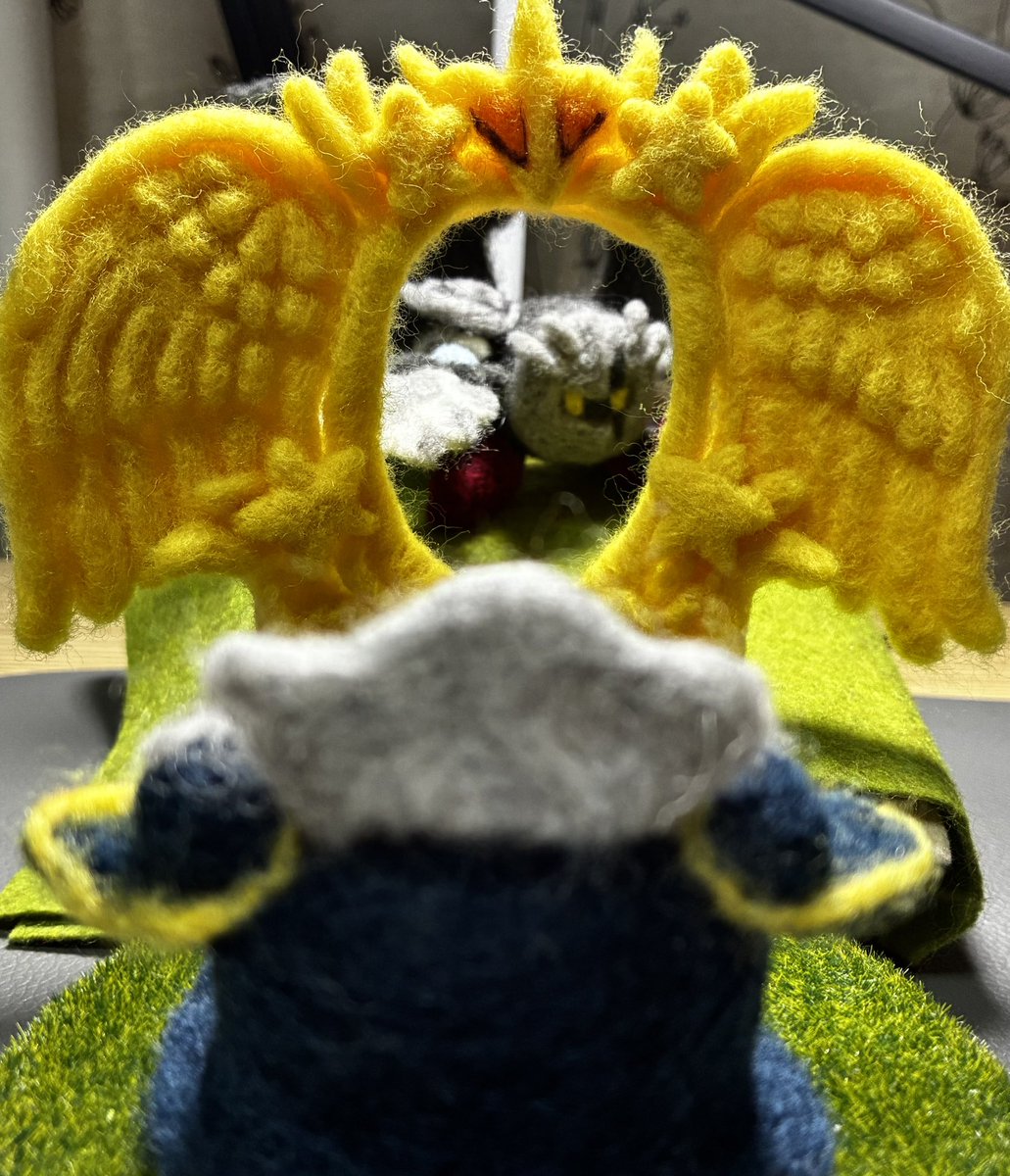 鏡の向こうから剣を突きつける