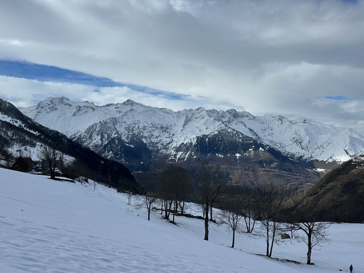 MESPYRENEES's tweet photo. 21/01/2026 : Massif de l’Ardiden   depuis Lumière ce matin https://t.co/8TBspFwQMc