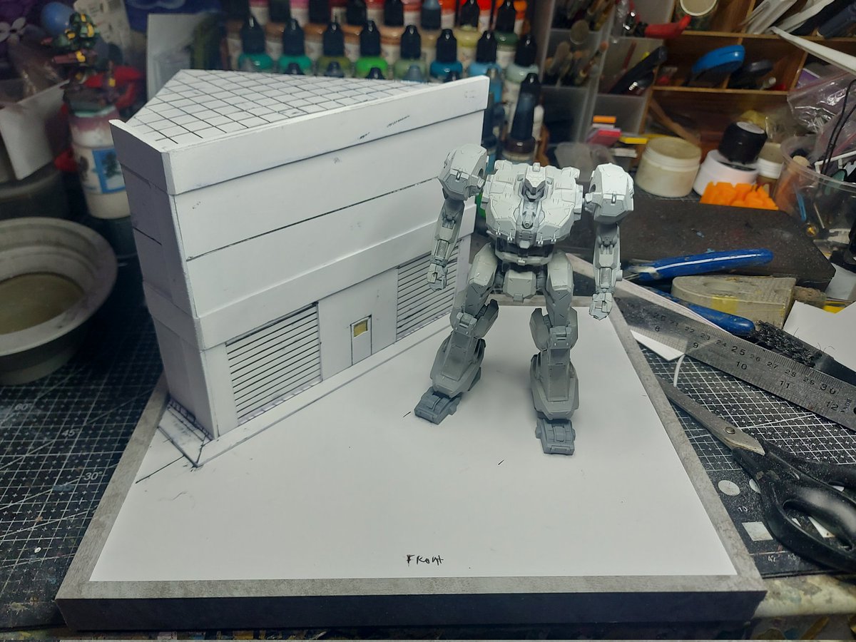 Mokiplamo's tweet image. I grabbed this 1/72 building as a scale reference for my Armored Core kits, but after 40 minutes of messing around with a ruler and  sintraboard, I have the makings of an urban vignette now.

#ilovearmoredcore #30MM #プラモ